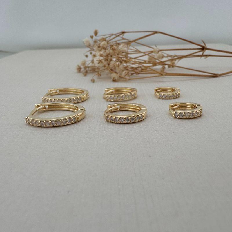 05.2978.1.O - Trio de argolas de uma coluna cravejada de garras com borda reta