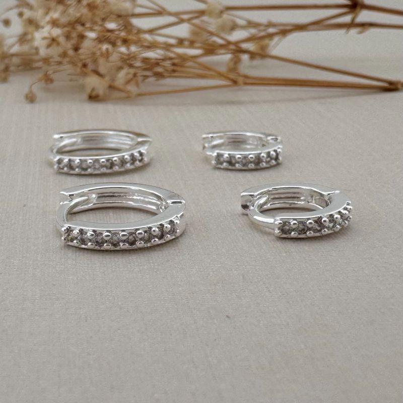 05.2978.1.S - Dupla de argolas de uma coluna cravejada de garras com borda reta