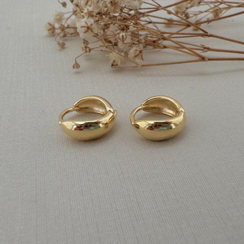 05.2979.0.O - (Tam. P) Argola de formato abaloado frente e costa lisa