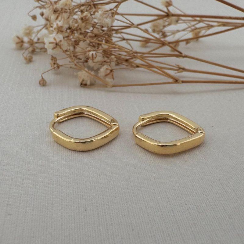 05.2987.0.O -  (Tam. M) Argola em formado losango com tubo de borda arredondada lisa