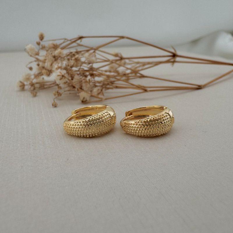 05.2996.0.O - (Tam. G) Argola em formato garra com parte frontal efeito mini spikes