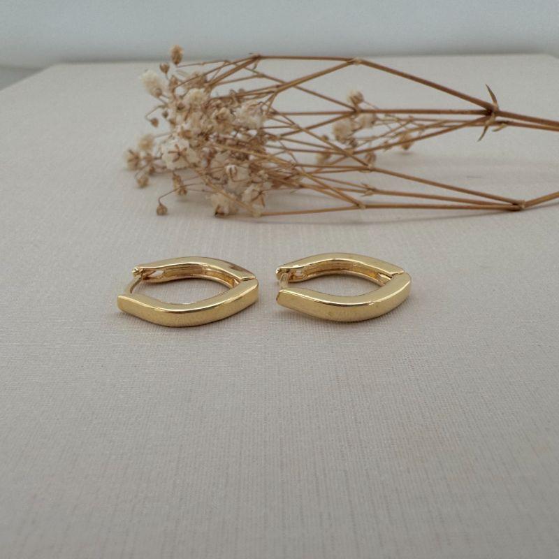 05.2999.0.O - (Tam. G) Argola em formato lira com borda quadrada lisa