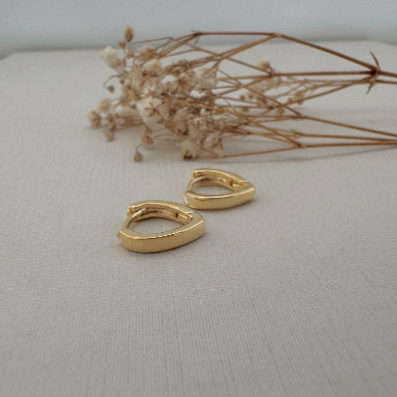 05.3002.0.O - (Tam. M) Argola de formato morango em tudo de borda quadrada