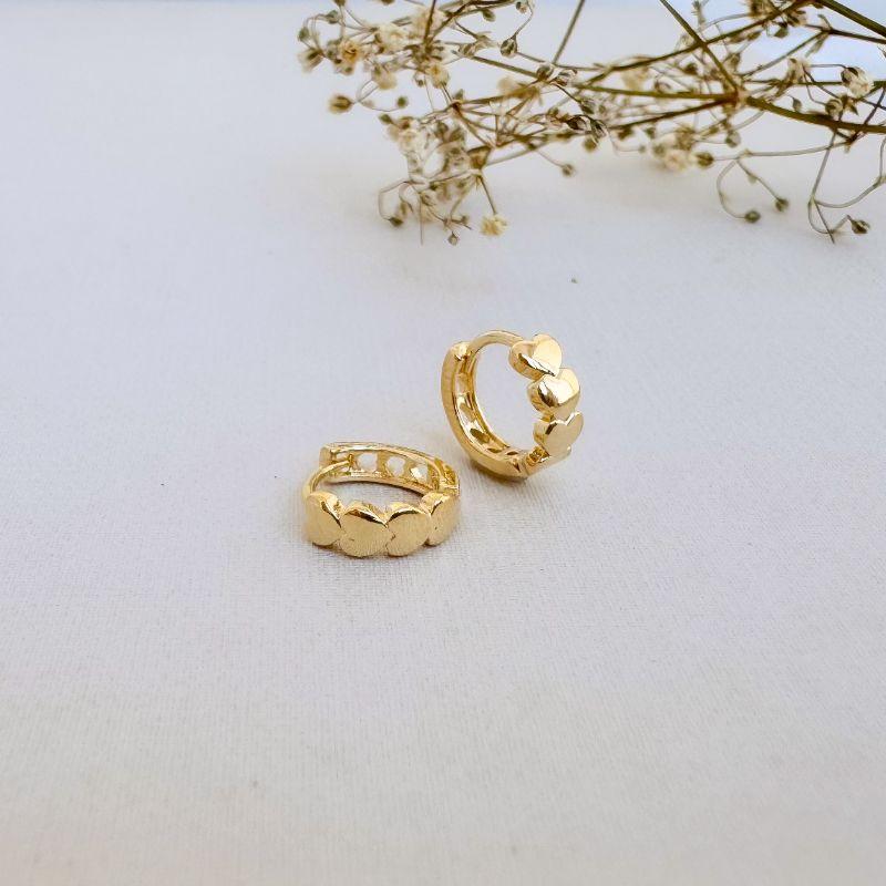 05.3021.0.O - (Tam. P) Argola circular de parte frontal em pequenos corações lisos