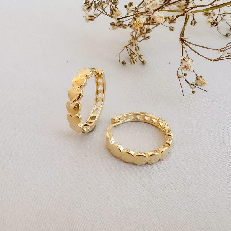 05.3023.0.O - (Tam. G) Argola circular de parte frontal em pequenos corações lisos