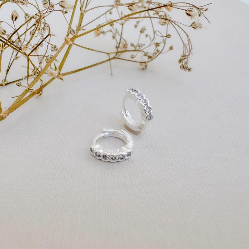 05.3024.1.S - (Tam. P) Argola circular de uma coluna frontal em cravação inglesa sem borda