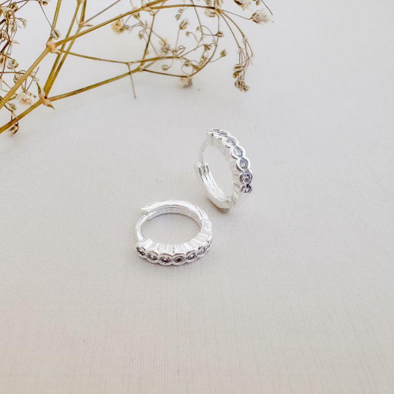 05.3025.1.S - (Tam. M) Argola circular de uma coluna frontal em cravação inglesa sem borda