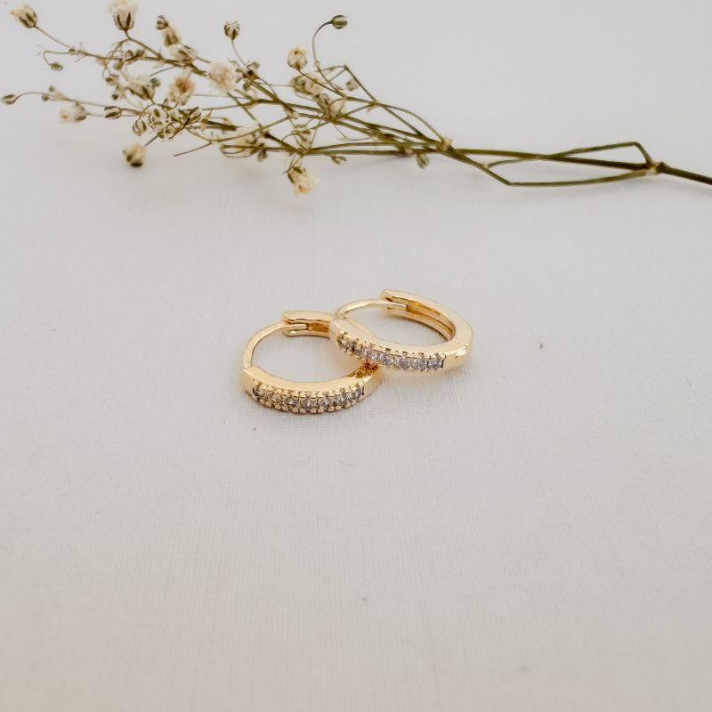 05.3029.1.O - (Tam. M) Argola circular de uma coluna de cravação em garras e borda reta