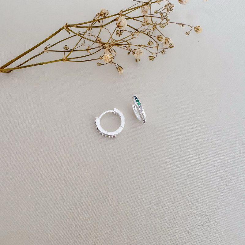 05.3040.C.S - (Tam. P) Argola circular com cravação frontal em uma coluna irregular