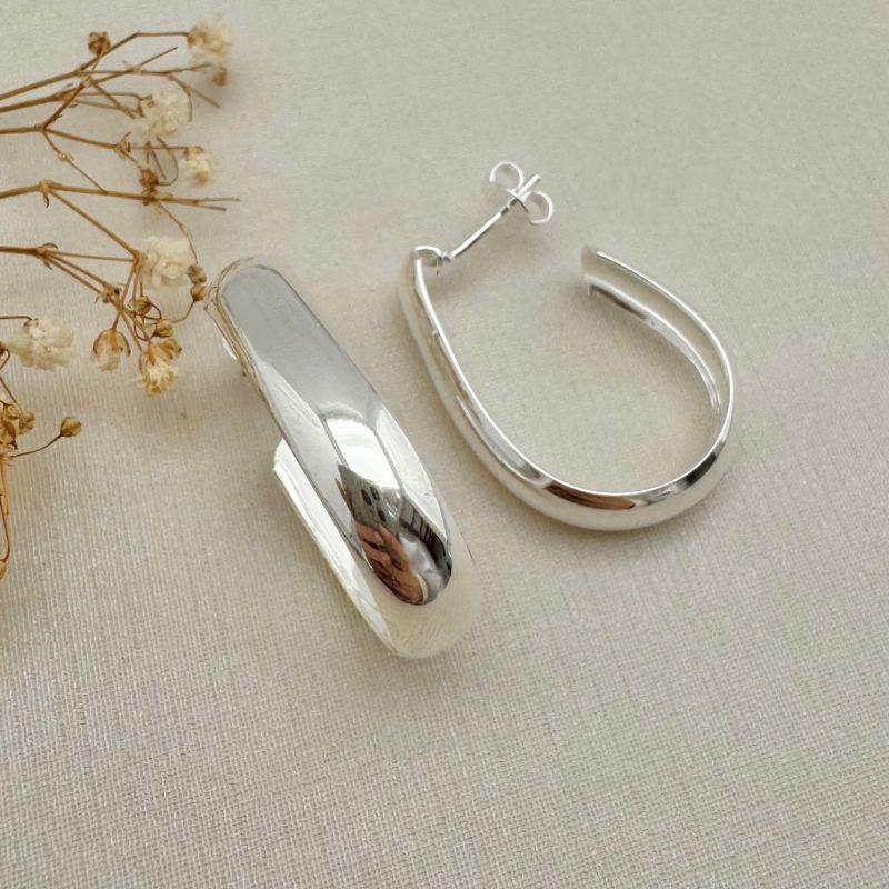 06.1056.0.S - (V2) Brinco em chapa de formato J liso grande