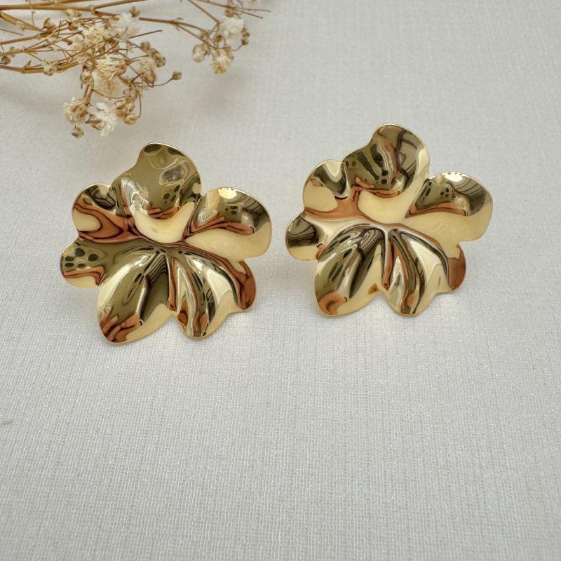 06.1122.0.O - (V4) Brinco em chapa formato flor orgânica