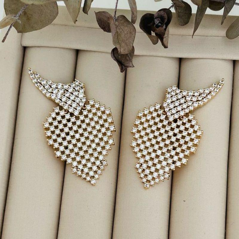 06.1778.1.O - Brinco grande formato morango em zircônias cravejadas xadrez