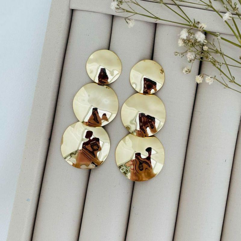 06.1781.0.O - Brinco de tres chapas em moedas concavas lisas