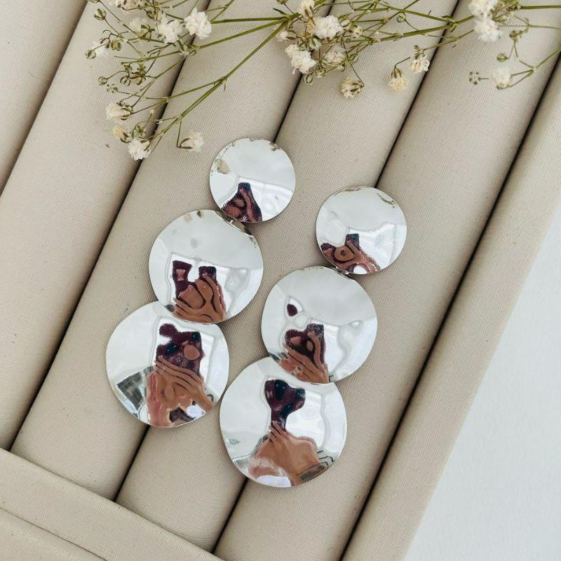 06.1781.0.S - Brinco de tres chapas em moedas concavas lisas