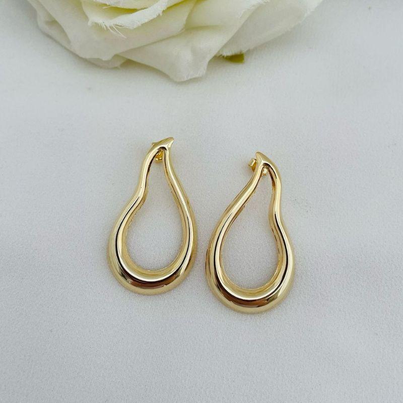 06.1783.0.O - Brinco de silhueta de formato gota lisa