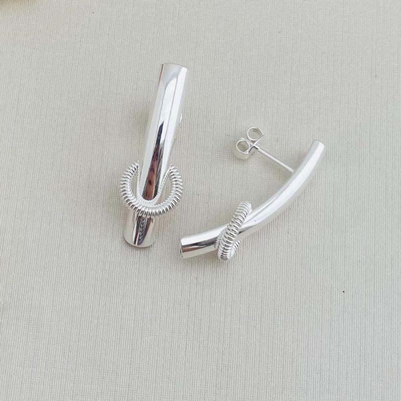 06.1791.0.S - Brinco tubo central arredondado liso com circulo em efeito espiral