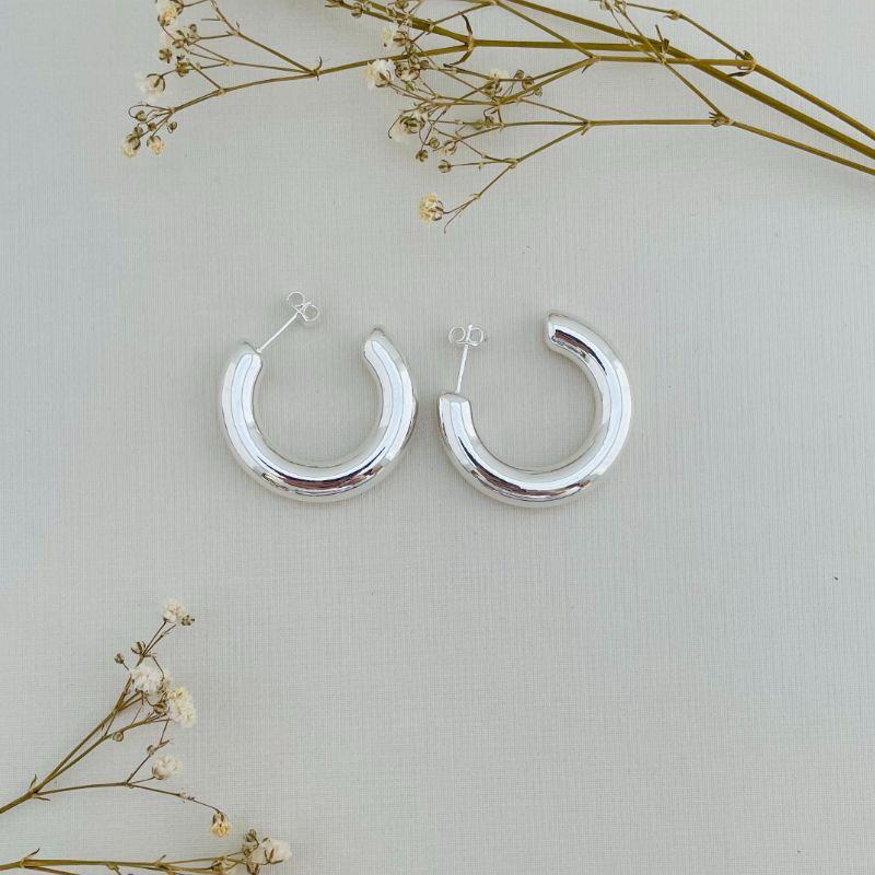 06.1794.0.S - Brinco de tarraxa estilo argola em tubo circular liso