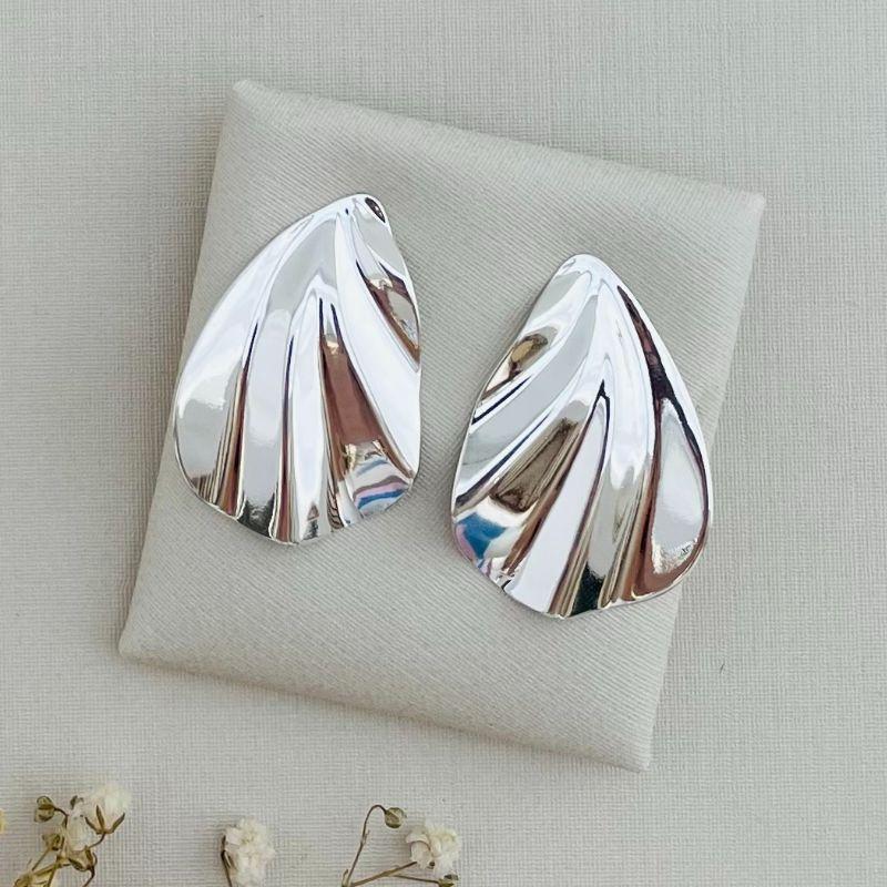 06.1801.0.S - Brinco de chapa em formato gota em efeito origami