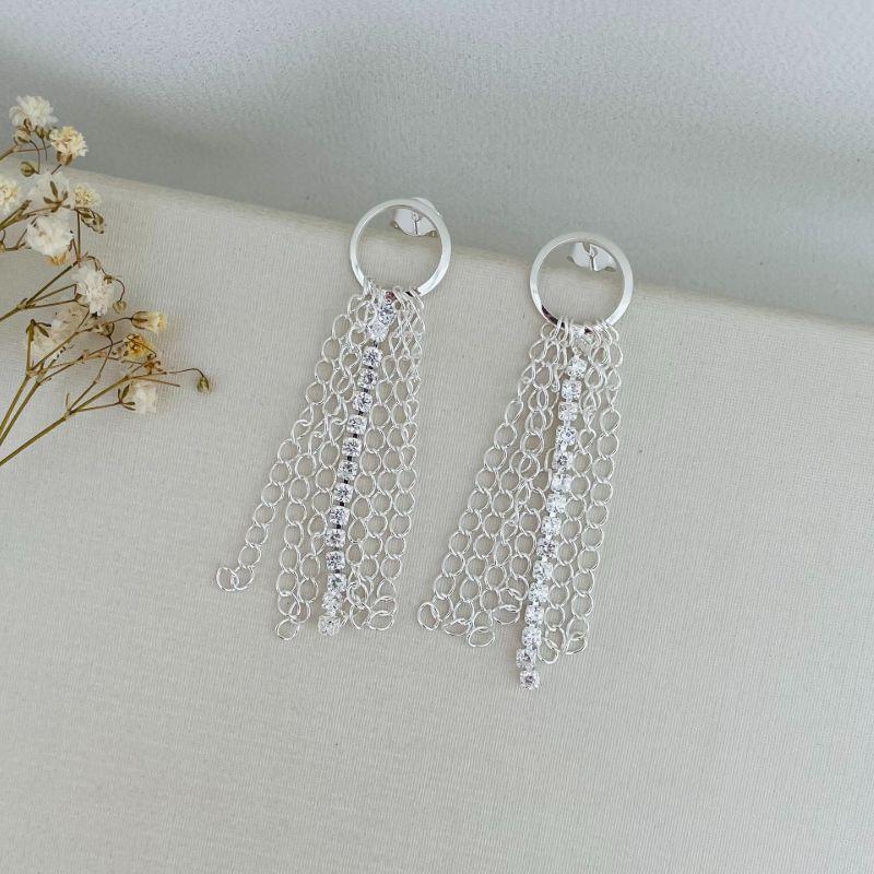 06.1805.1.S - Brinco de base circular liso com franja de elos e um riviera