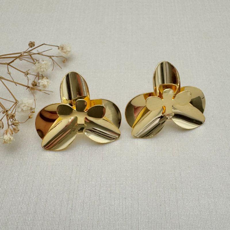 06.1811.0.O - Brinco orquídea em chapa lisa de multi camadas