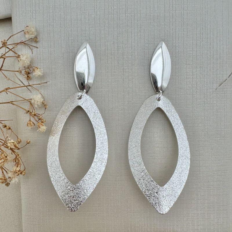 06.1817.0.S - Brinco de case navete com pingente navete grande em efeito jateado