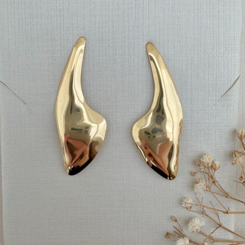 06.1825.0.O - Brinco de chapa de efeito orgânico com formato espinho