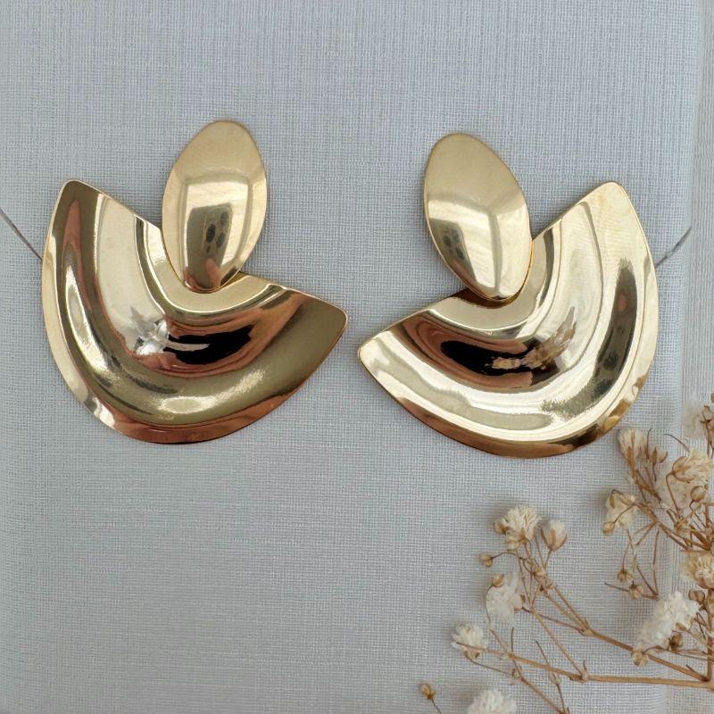 06.1826.0.O - Brinco de base oval lisa com pingente fe formato leque eme feito onda