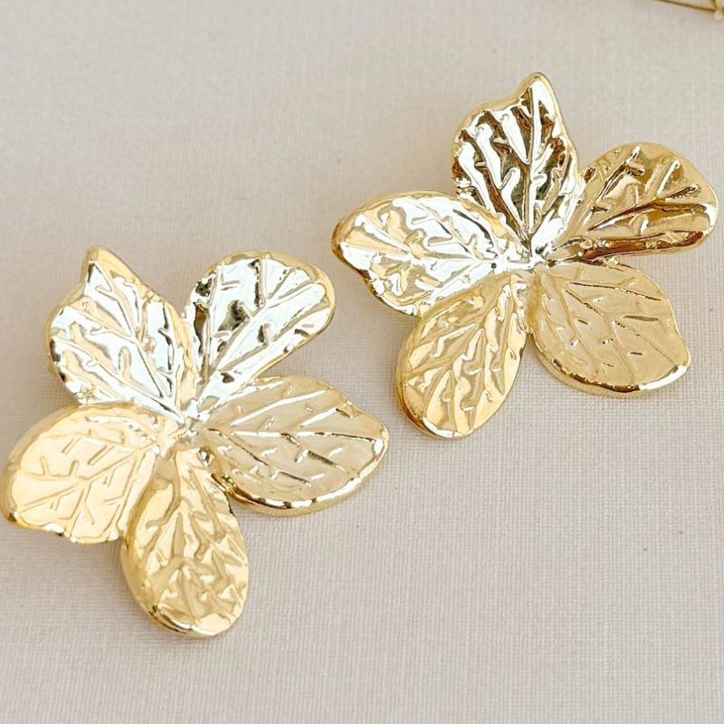 06.1850.0.O - Brinco de chapa em flor estrela desenhada