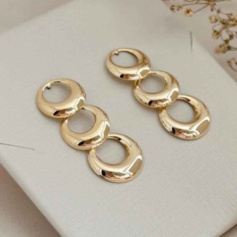 06.1851.0.O - Brinco longo articulado de três luas crescentes lisas