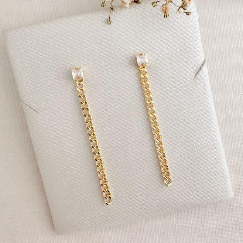 06.1856.1.O - Brinco de bas ponto de luz com pingente de elos