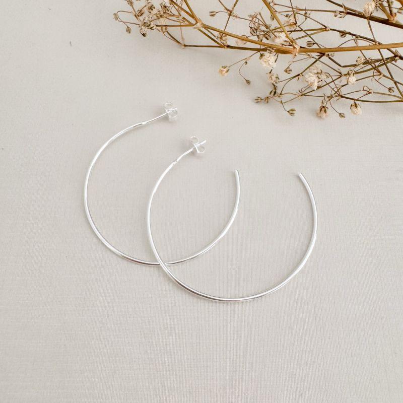 06.1861.0.S - Brinco de tubo liso circular de tarraxa