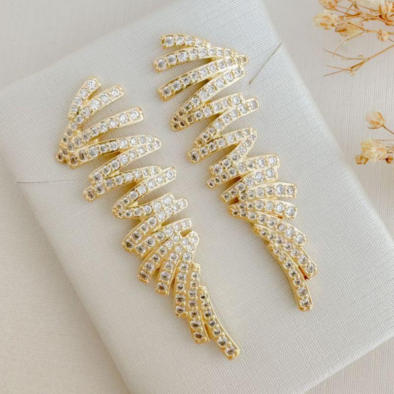 06.1862.1.O - Brinco múltiplos traços cravejados em efeito tornado