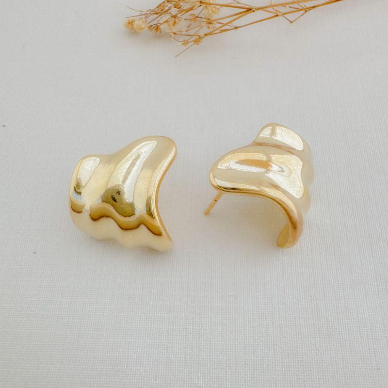 06.1866.0.O - Brinco em chapa de formato orgânico liso