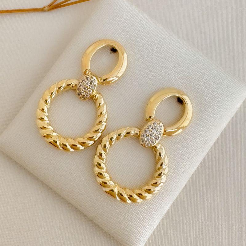 06.1877.1.O - Brinco de base circular com pingente circular em efeito corda