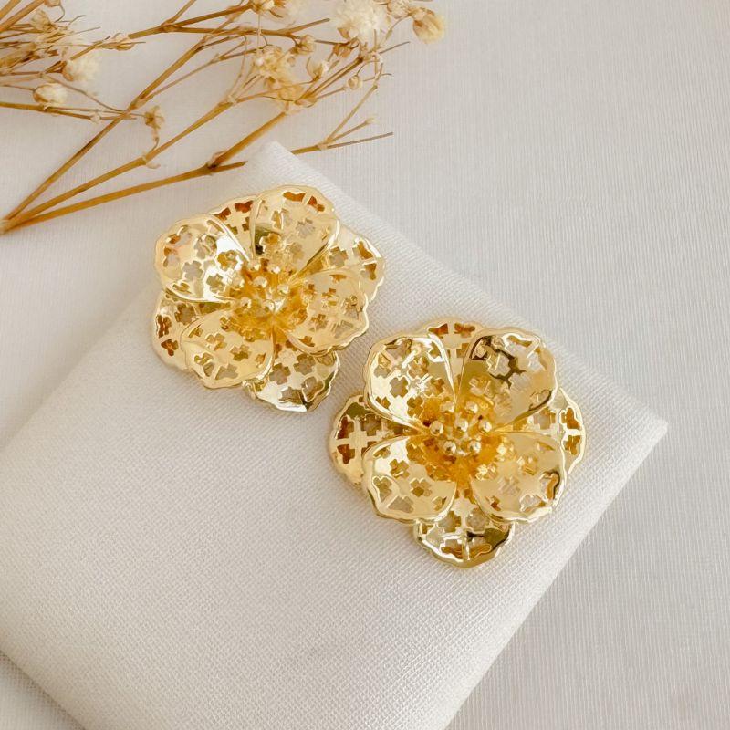 06.1878.0.O - Brinco de flor papoula com pétalas vazadas em símbolos positivo