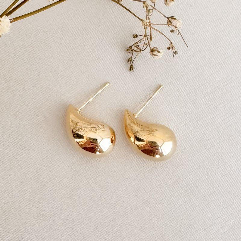 07.2252.0.O - (V2) Brinco de gota media/pequena clássica lisa. Brinco Mitama da sorte