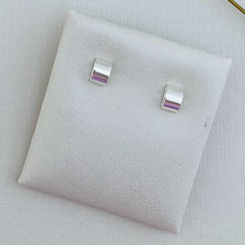 07.2270.0.S - Brinco formato quadrado com frente convexa lisa e borda reta