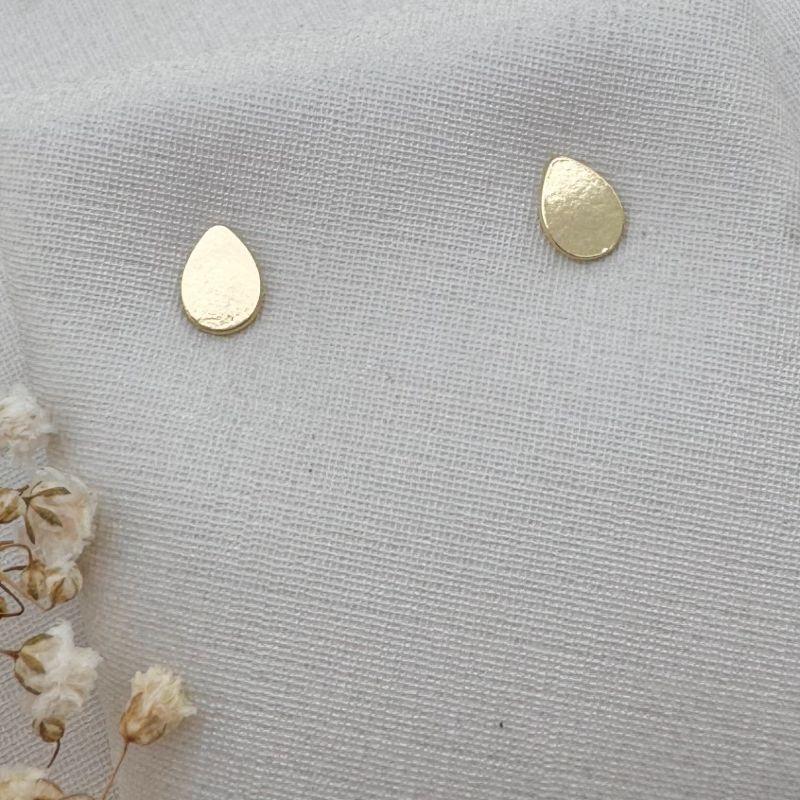 07.2271.0.O - Brinco de formato gota lisa reta com borda reta