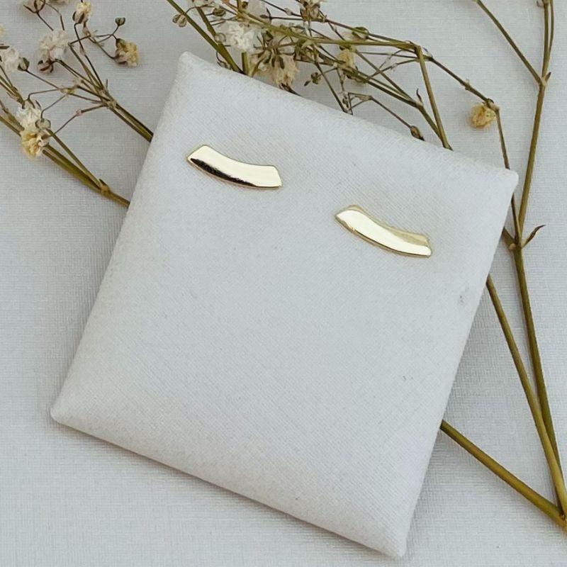 07.2273.0.O - Brinco de barra curvada lisa com broda arredondada