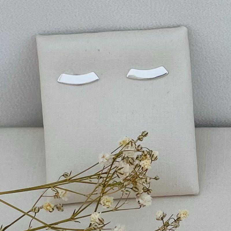 07.2273.0.S - Brinco de barra curvada lisa com broda arredondada