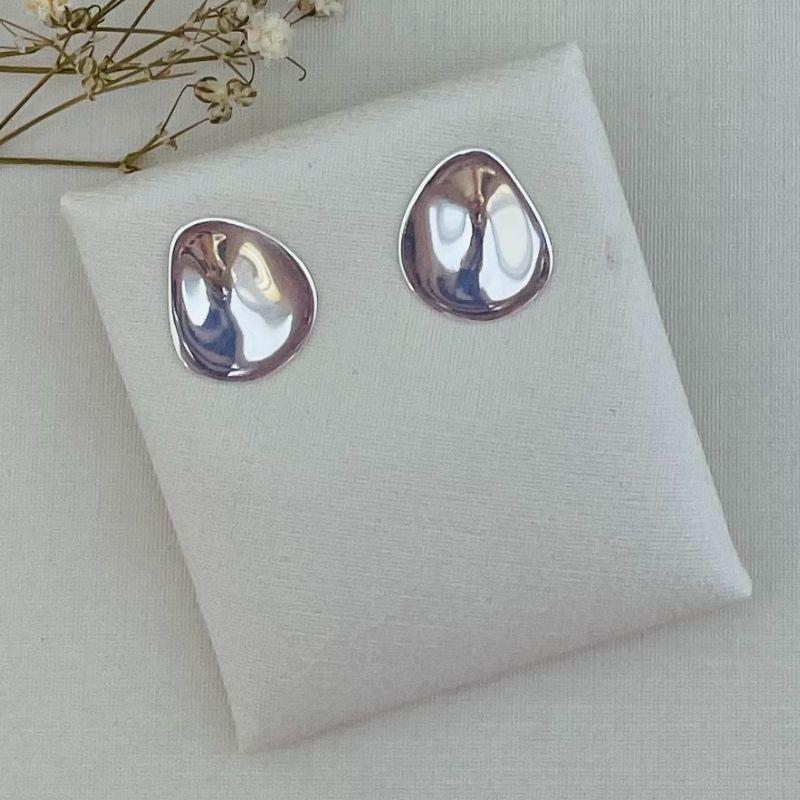 07.2274.0.S - Brinco de formato gota abstrata em efeito orgânico