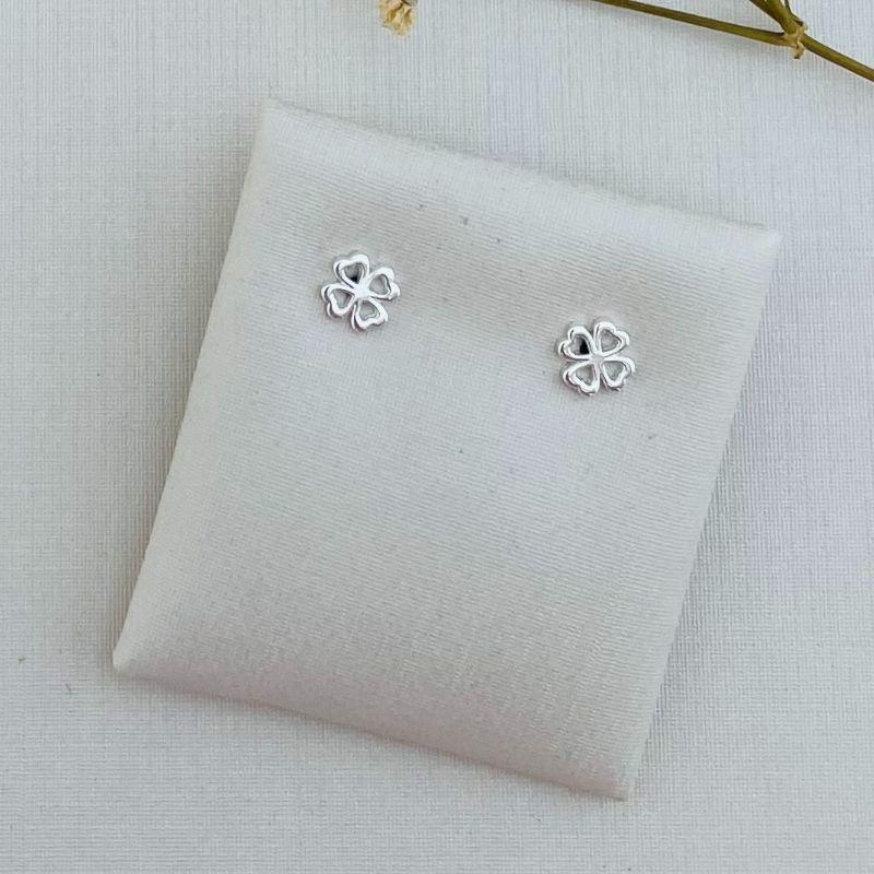 07.2275.0.S - Brinco de silhueta trevo quatro folhas liso