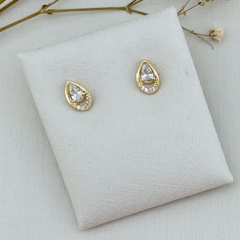 07.2283.1.O - Brinco de ponto de luz gota central com borda cravejada