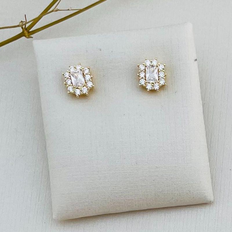 07.2287.1.O - Brinco de pedra retangular com borda de cravação em micro zircônias