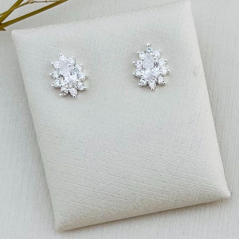 07.2290.1.S - Brinco de gota central com uma fileira em volta de cravação