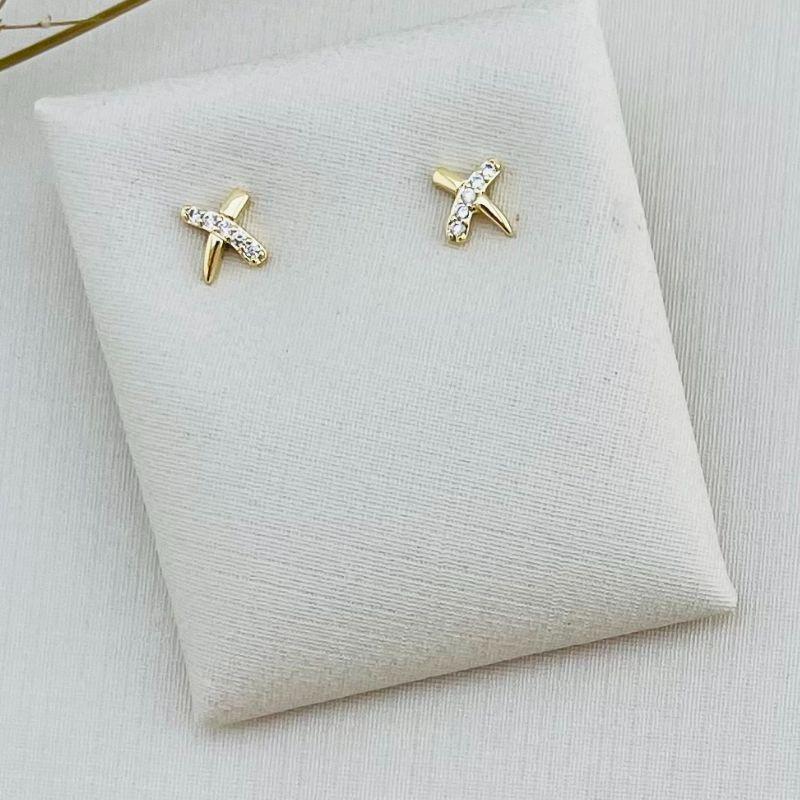 07.2293.1.O - Brinco de formato micro X uma perna cravejada e outra lisa