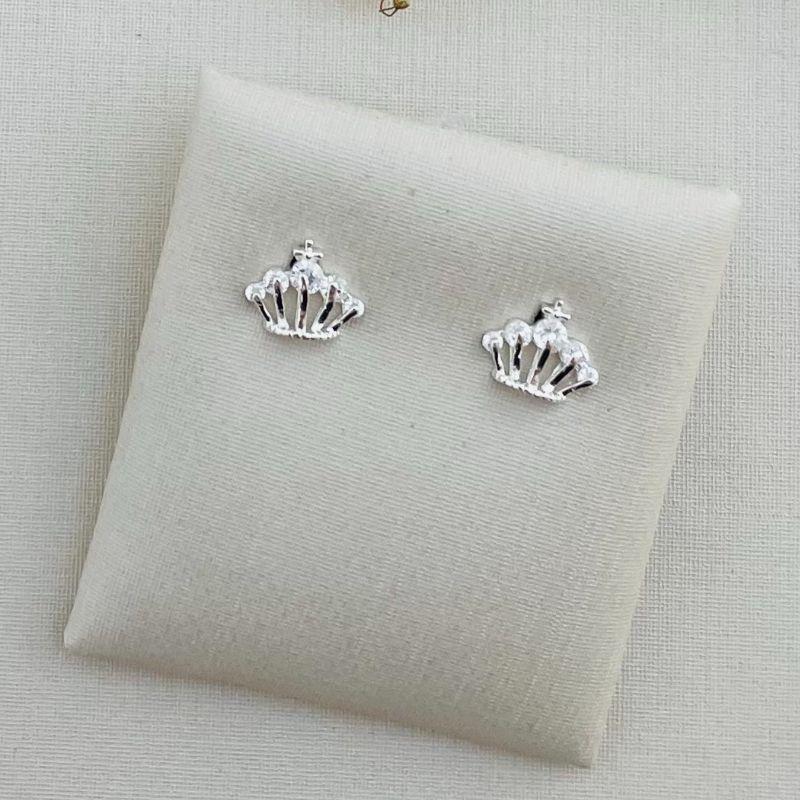 07.2296.1.S - Brinco de formato coroa com pontas em pontos de luz