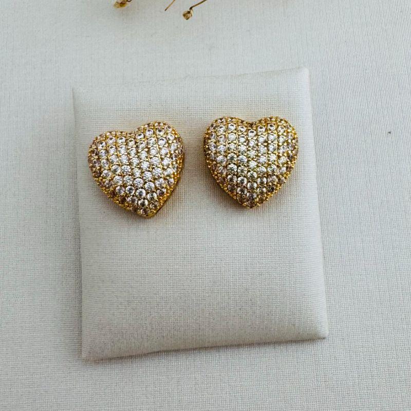 07.2313.1.O - Brinco de coração grande cravejado com galeria desenhada em geometrico