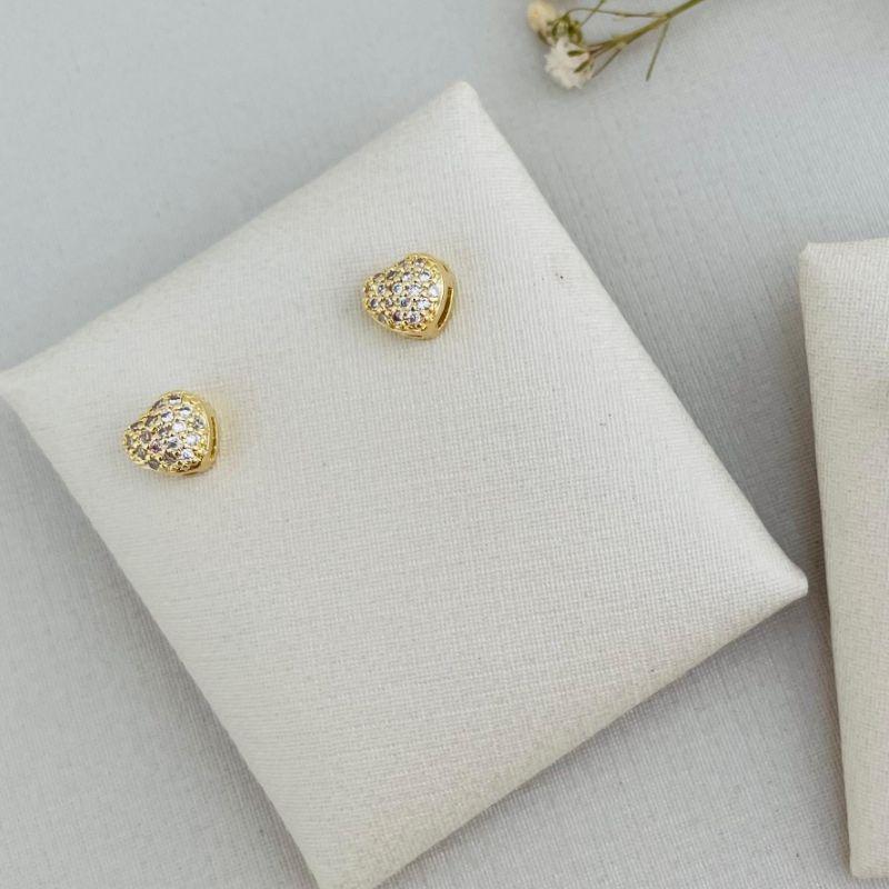 07.2640.1.O - Brinco de coração cravejado em xadrez com galeria