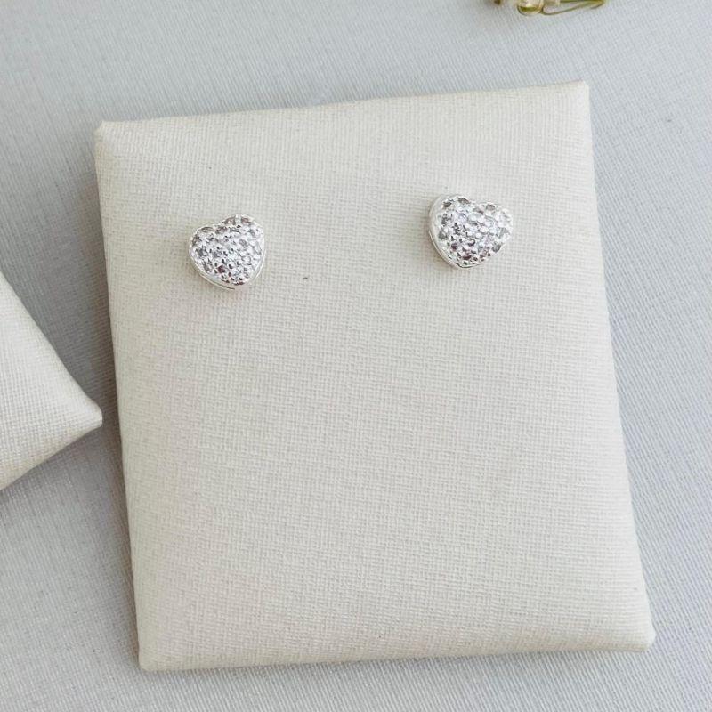 07.2640.1.S - Brinco de coração cravejado em xadrez com galeria